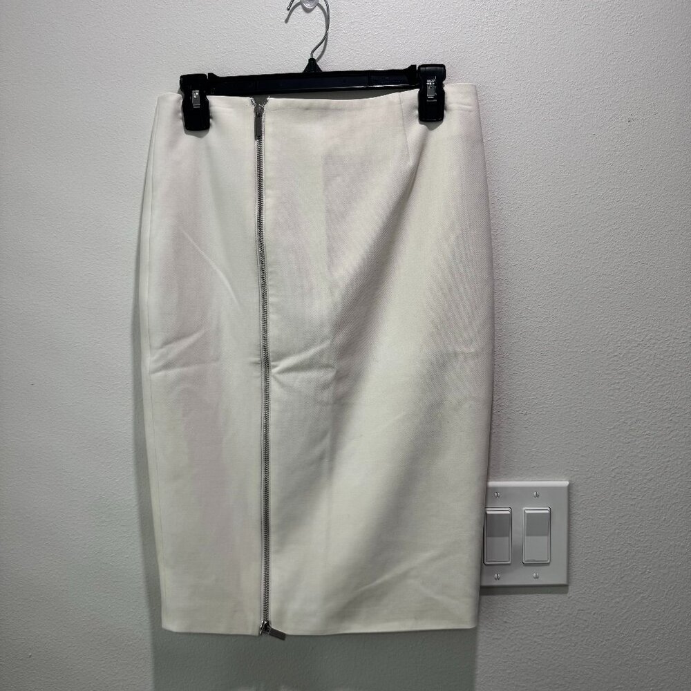 Elizabeth and James White Zipper Front Pencil Skirt (Size 6)